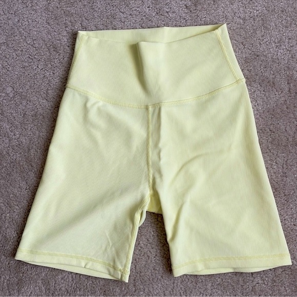 Wilo Anthro Pale Yellow Ribbed Biker Shorts Size Small - Picture 2 of 7